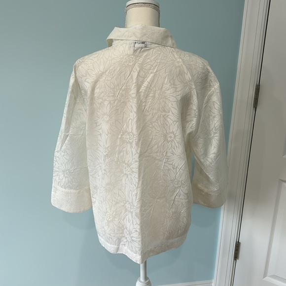 White button down shirt - Picture 3 of 4